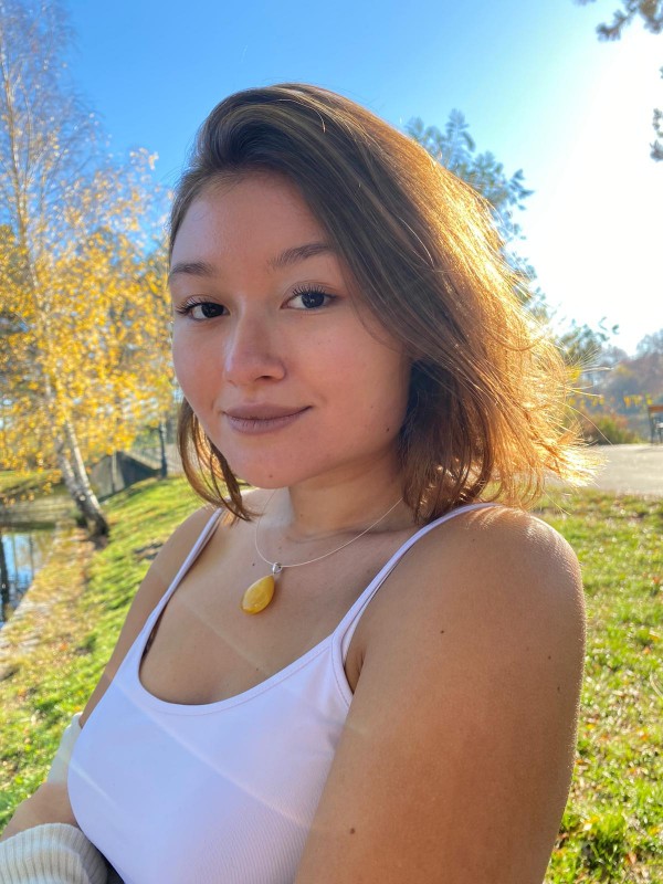 Yellow amber pendant