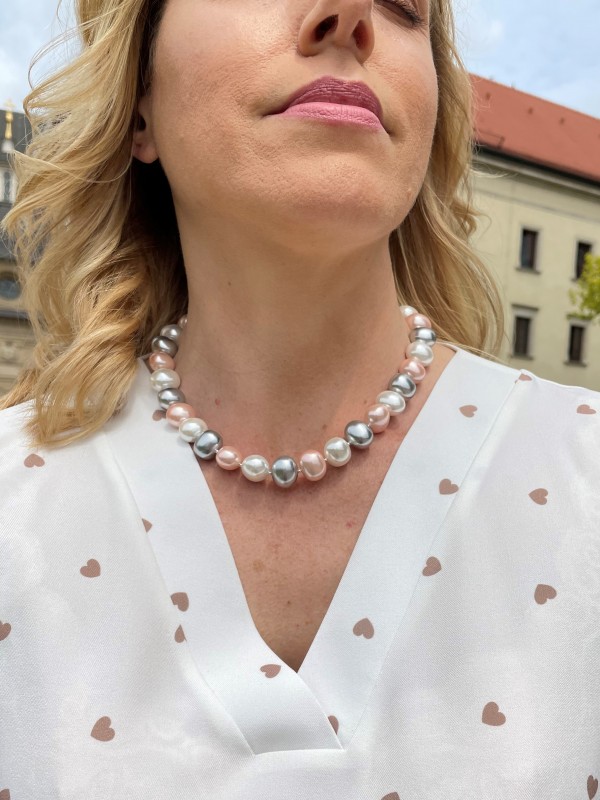 Mother of pearl necklece