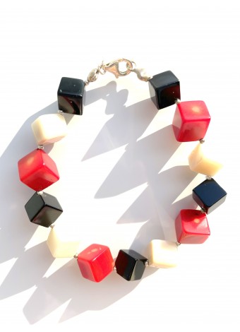 Coral with onyx bracelet
