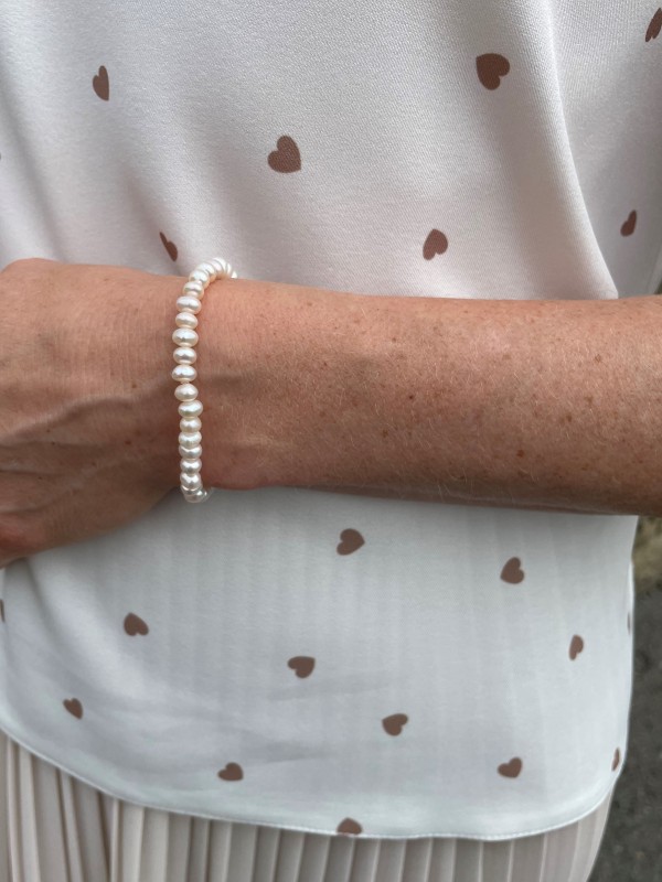 Perlenarmband am Gummiband