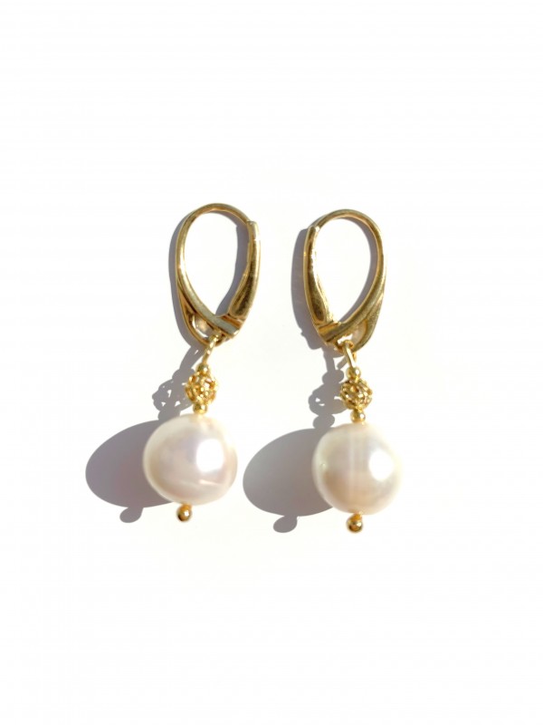 Fresh water pearl earrings